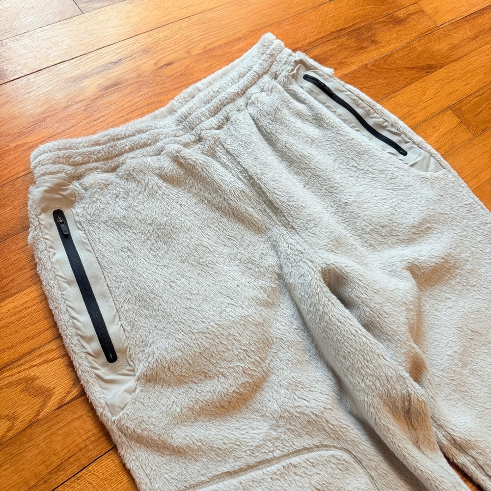 PALACE SKATEBOARDS Polartec High Loft Bottoms in Grey Fuzzy Jogger Pants - Picture 3 of 7